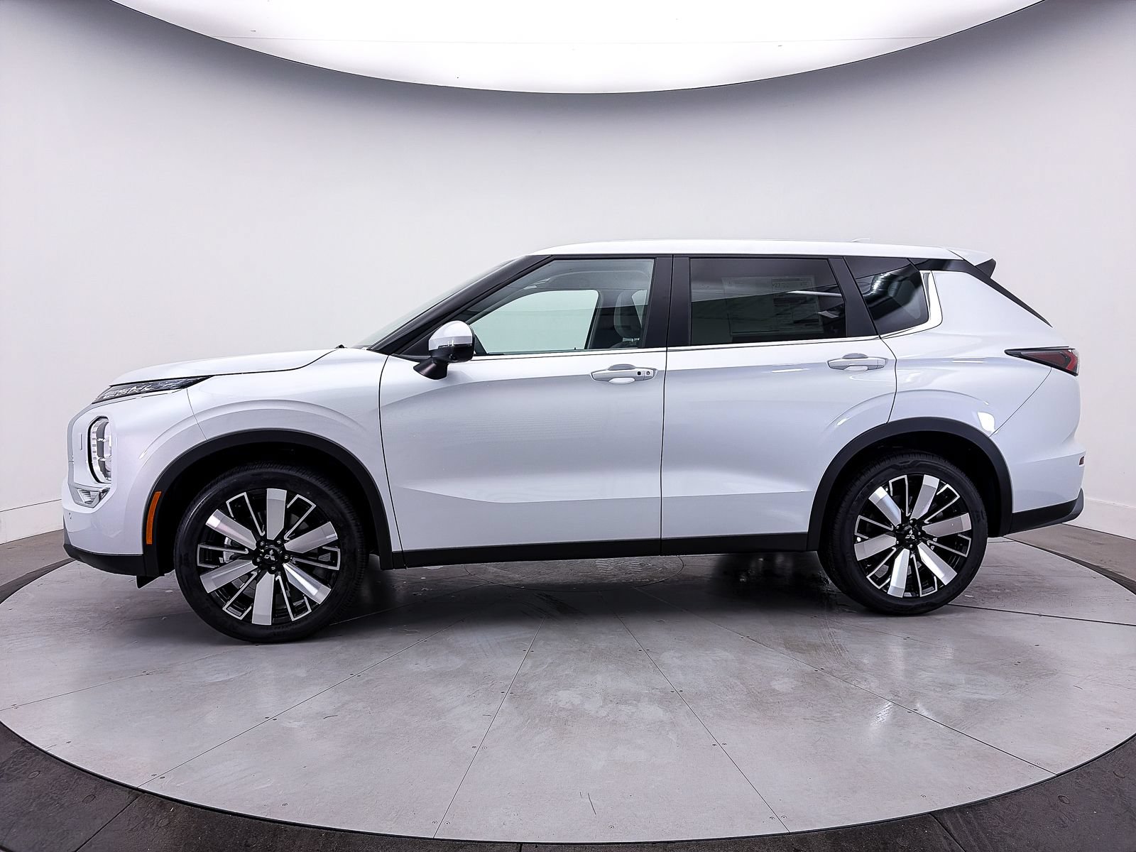Used 2026 Mitsubishi Outlander SE AWD/4WD image 4