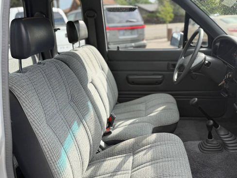 Used 1991 Toyota Pickup Deluxe AWD/4WD image 17