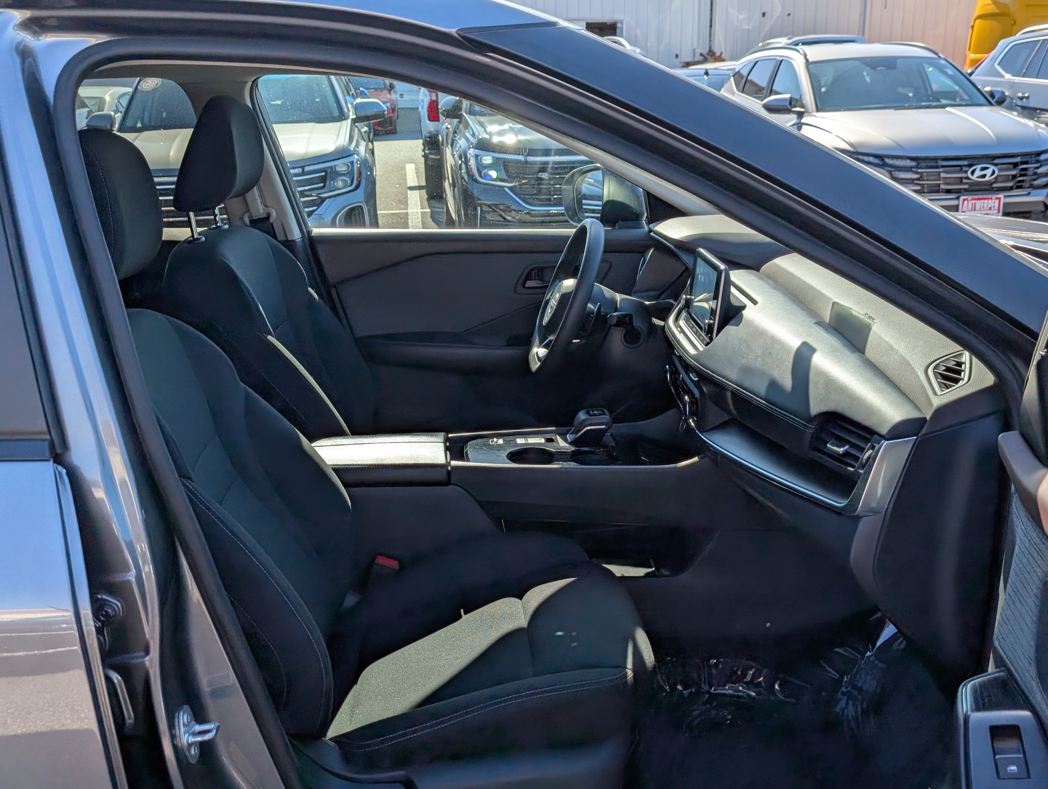 Used 2023 Nissan Rogue S FWD image 10