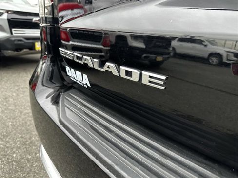 Used 2023 Cadillac Escalade Premium Luxury image 47