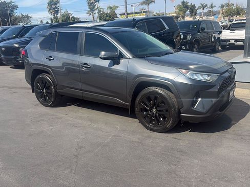 Used 2019 Toyota RAV4 XLE Premium w/ Carpet Mat Package AWD/4WD image 16
