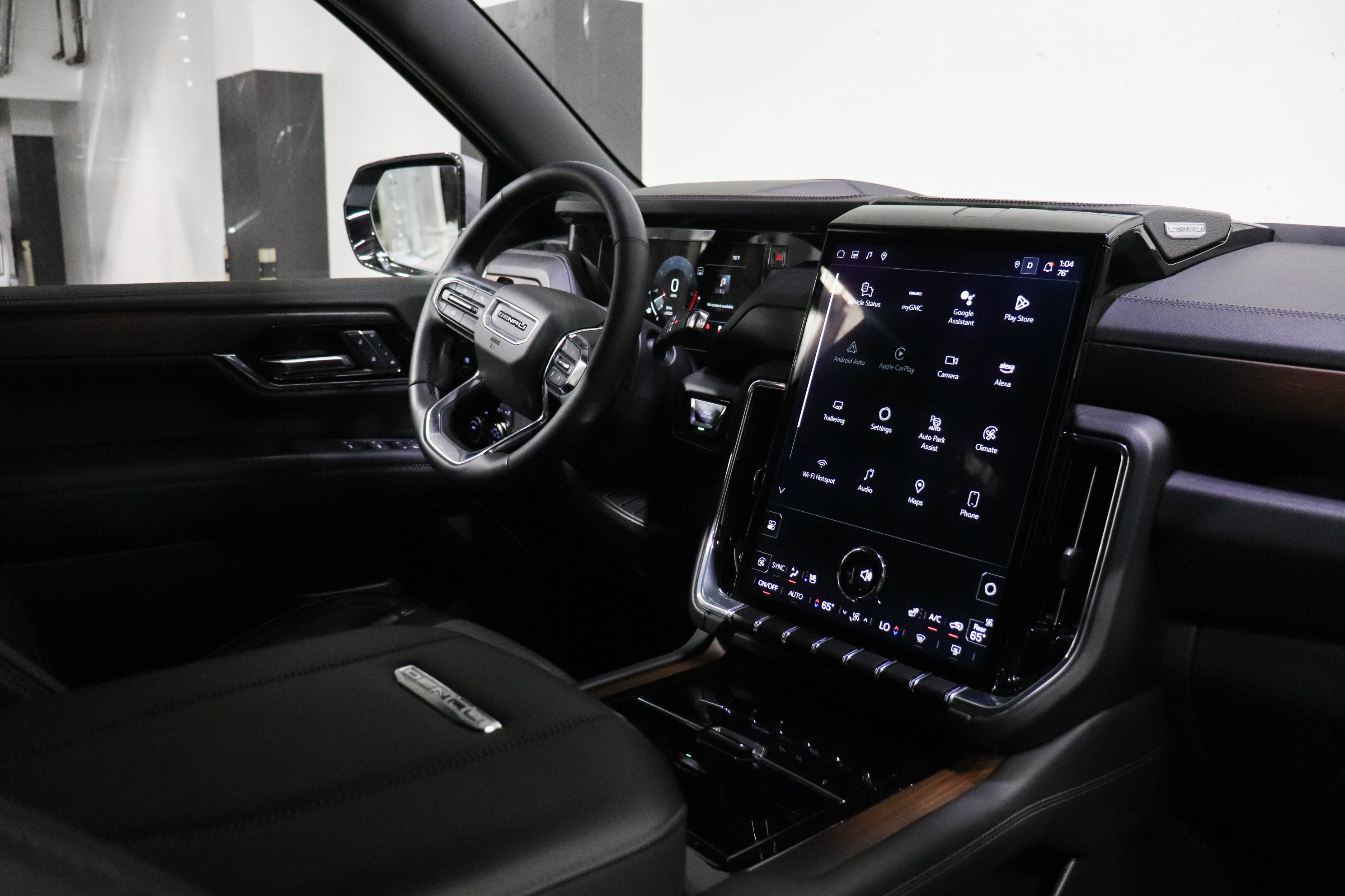 Used 2025 GMC Yukon XL Denali AWD/4WD image 29