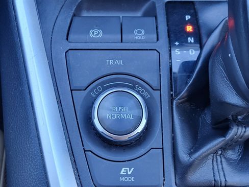 Used 2019 Toyota RAV4 Limited image 33