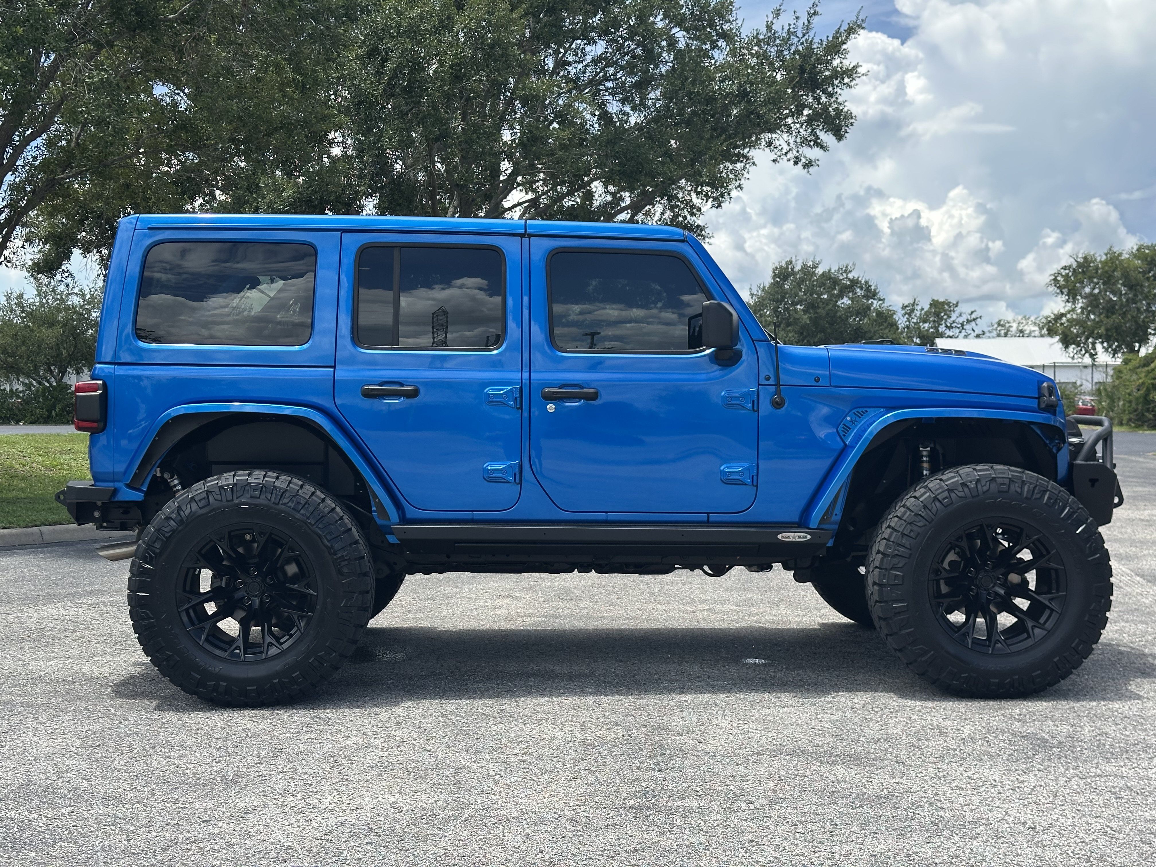 Used 2021 Jeep Wrangler Unlimited Rubicon w/ Dual Top Group AWD/4WD image 7