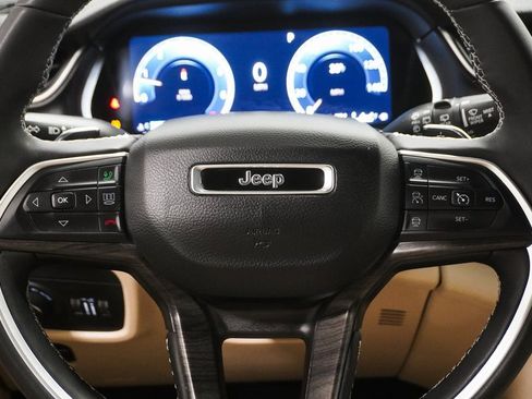 Certified 2024 Jeep Grand Cherokee Limited w/ Luxury Tech Group II image 23