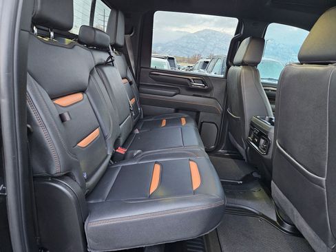 Used 2025 GMC Sierra 2500 AT4 image 34