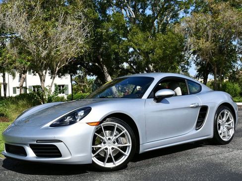 Used 2018 Porsche 718 Cayman RWD image 2