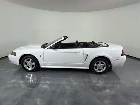Used 2002 Ford Mustang Convertible RWD image 8