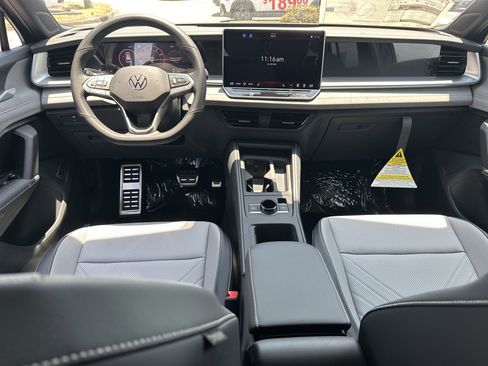 New 2026 Volkswagen Tiguan SE R-Line FWD image 15