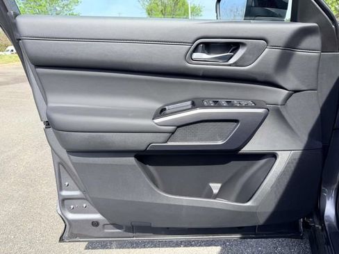New 2026 Nissan Pathfinder SL w/ SL Premium Package AWD/4WD image 14