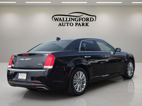 Used 2016 Chrysler 300 C image 4