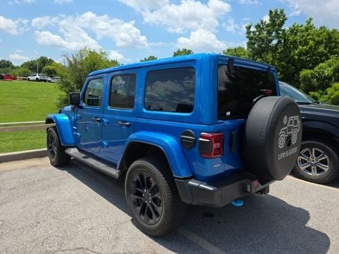 Used 2022 Jeep Wrangler Unlimited Sahara w/ Safety Group AWD/4WD image 3