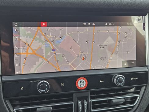 Certified 2025 Porsche Macan image 17