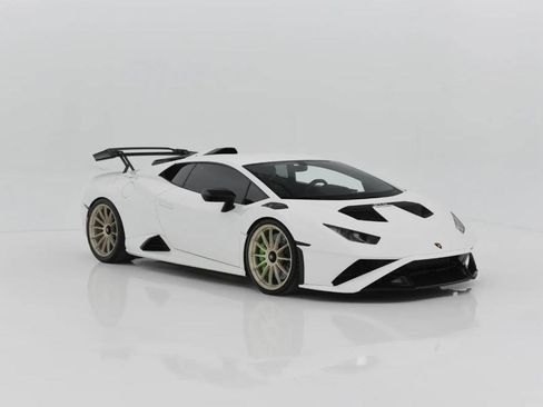 Used 2022 Lamborghini Huracan STO image 2