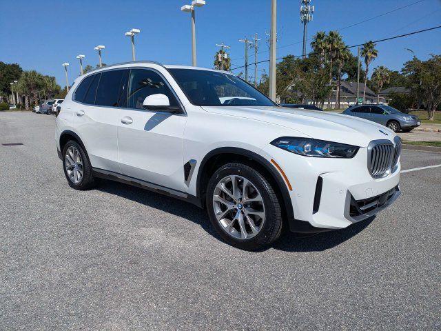 Used 2024 BMW X5 sDrive40i w/ Premium Package RWD image 3