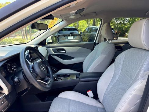 Certified 2023 Nissan Rogue SV FWD image 17