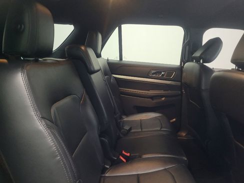 Used 2018 Ford Explorer XLT w/ Equipment Group 202A image 19