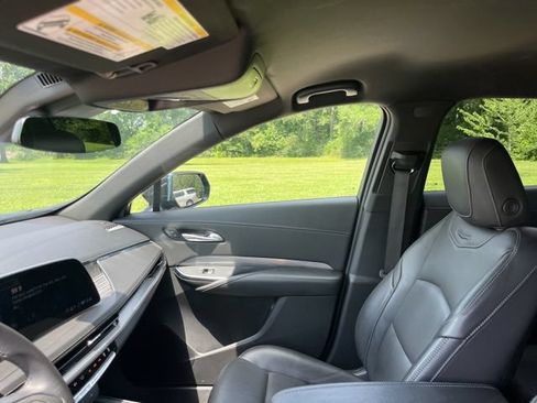 Used 2025 Cadillac XT4 Premium Luxury FWD image 15