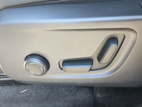 Used 2023 Volvo XC40 Recharge Plus image 49