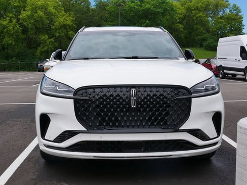 Used 2025 Lincoln Aviator Reserve w/ Equipment Group 201A AWD/4WD image 2