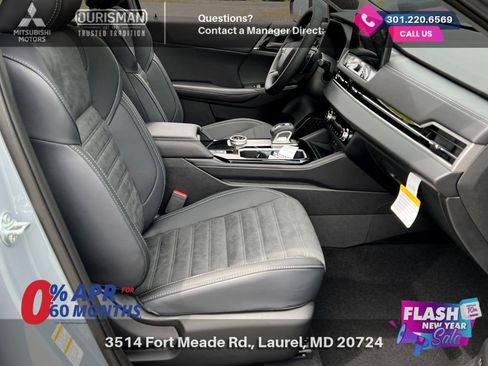 New 2025 Mitsubishi Outlander SE image 8