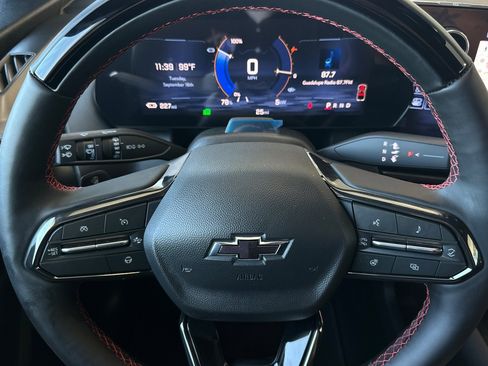 New 2025 Chevrolet Equinox EV RS image 23