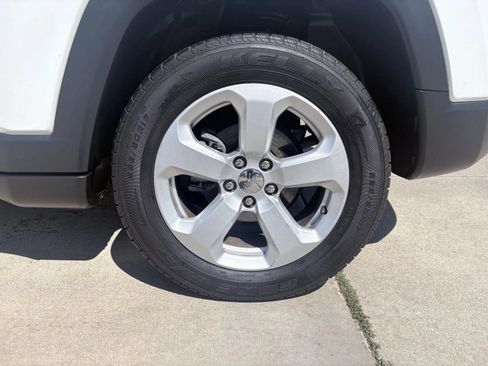 Used 2019 Jeep Compass Latitude FWD image 16