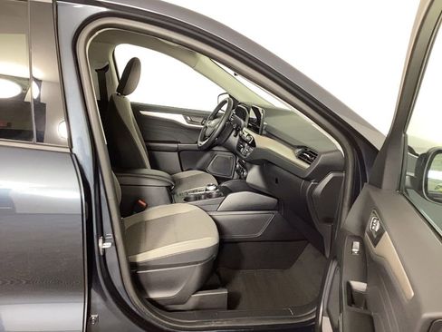 Used 2022 Ford Escape SE w/ SE Sport Appearance Package image 9