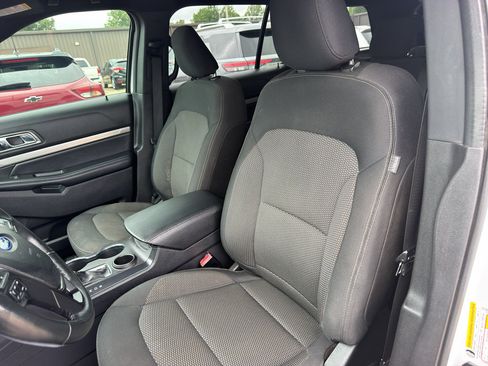 Used 2019 Ford Explorer XLT w/ Class III Trailer Tow Package FWD image 11