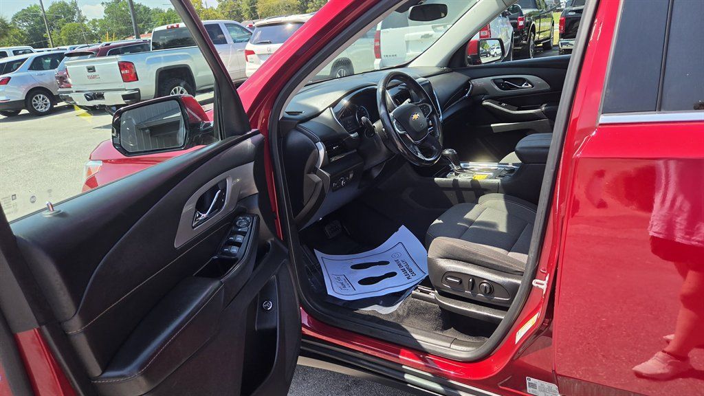Used 2020 Chevrolet Traverse LT FWD image 8