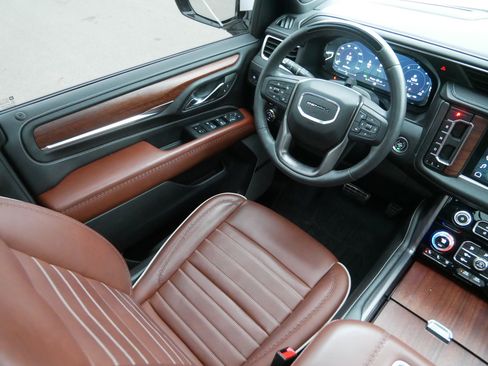 Used 2024 GMC Yukon Denali Ultimate w/ LPO, Floor Liner Package image 9