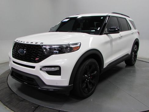Certified 2024 Ford Explorer ST w/ Equipment Group 401A AWD/4WD image 3