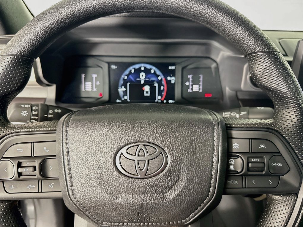 Used 2025 Toyota Tacoma SR5 AWD/4WD image 16