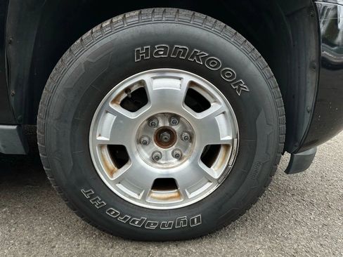 Used 2009 Chevrolet Suburban LT image 30