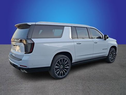 New 2026 Chevrolet Suburban High Country AWD/4WD image 3