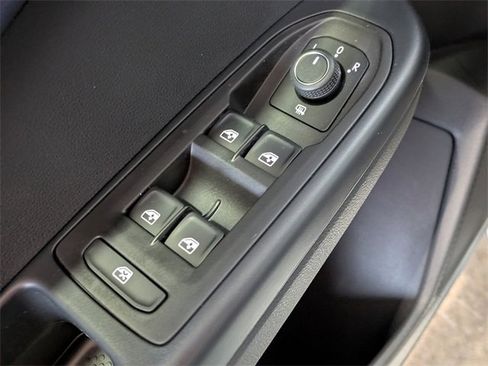 New 2025 Volkswagen Taos SEL image 9