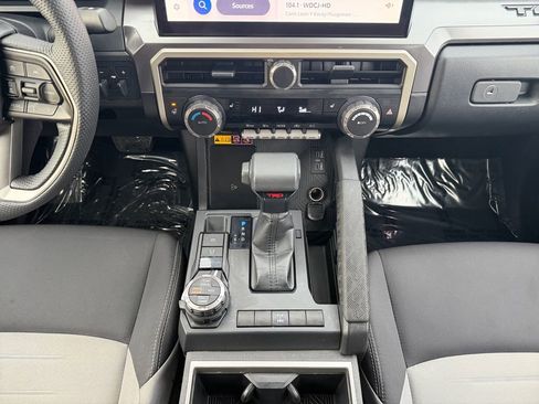 Used 2025 Toyota Tacoma TRD Off-Road image 11