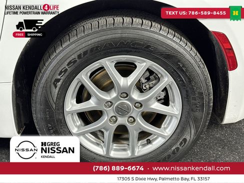 Used 2023 Chrysler Voyager LX image 14