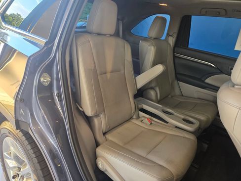 Used 2015 Toyota Highlander Limited Platinum AWD/4WD image 26
