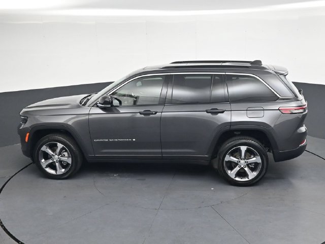 Used 2025 Jeep Grand Cherokee Limited w/ Luxury Tech Group II AWD/4WD image 27