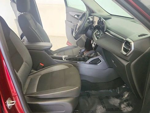 Used 2025 Chevrolet TrailBlazer LT AWD/4WD image 28