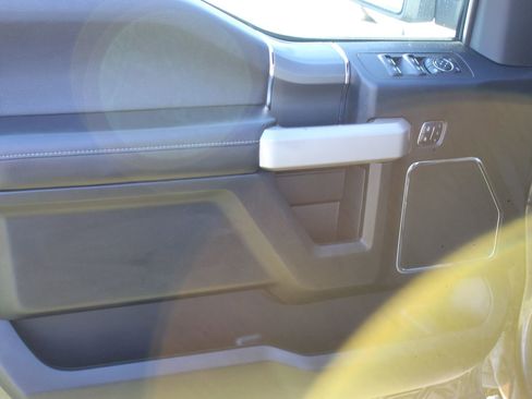 Used 2017 Ford F150 Lariat image 10