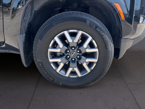 Used 2022 Nissan Frontier SV image 17