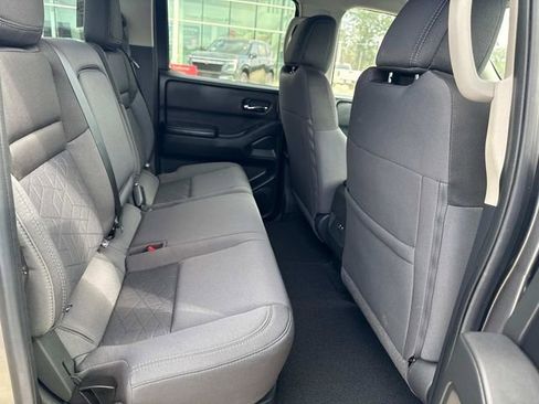 Used 2025 Nissan Frontier SV w/ Tow Package image 14