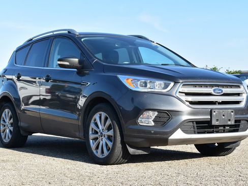 Used 2018 Ford Escape Titanium FWD image 3