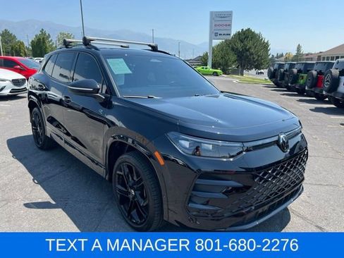 Used 2025 Volkswagen Tiguan SE R-Line AWD/4WD image 8