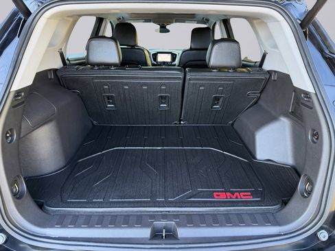 Used 2024 GMC Terrain SLT w/ Infotainment Package II image 18