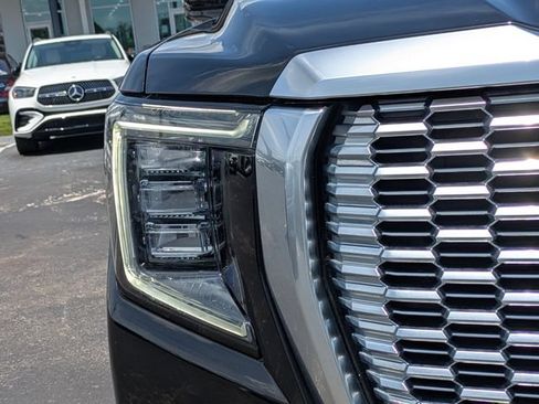 Used 2024 GMC Yukon Denali w/ Advanced Technology Package RWD image 11