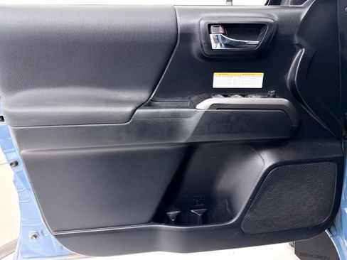 Used 2019 Toyota Tacoma TRD Off-Road w/ Technology Package AWD/4WD image 23