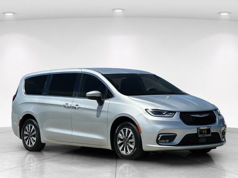 Used 2023 Chrysler Pacifica Touring-L FWD image 8